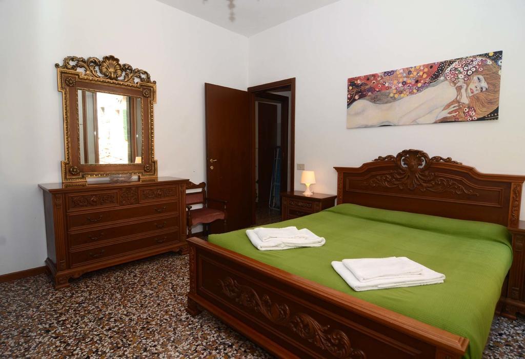 Classic Venice House Room photo